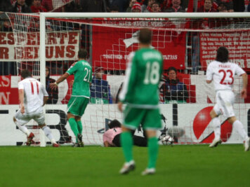 Bayern erkämpft sich "Endspiel" in Turin - Das Tor zum Glück: Ivica Olic trifft zum 1:0 für die Bayern gegen Haifa