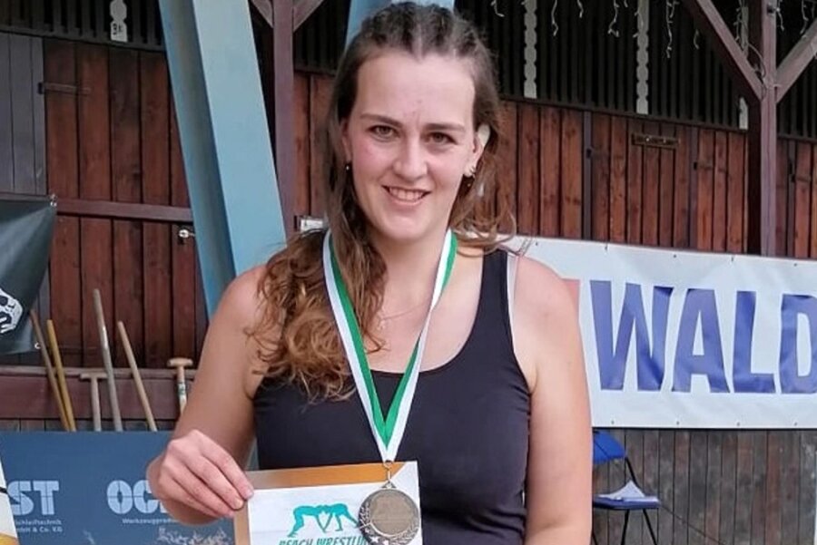Beach-Wrestling: Aus dem Nichts zu Silber im Sand - Als Kampfrichterin ist Alice Wirth zu den Landesmeisterschaften gefahren - zurück kam sie mit der Silbermedaille. 