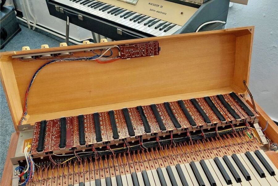 Beat-Geschichte(n) der Klingenthaler Matador-Orgel - Die legendären Matador-Orgeln EMP 3 der Firma F. A. Böhm im Harmonika-museum Zwota - damals noch mit Leiterplatten bestückt. 