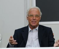 Beckenbauer verärgert Bayern-Vorstand und -Trainer - Hat sich kritisch zum Verhalten von Franck Ribery geäußert: Franz Beckenbauer