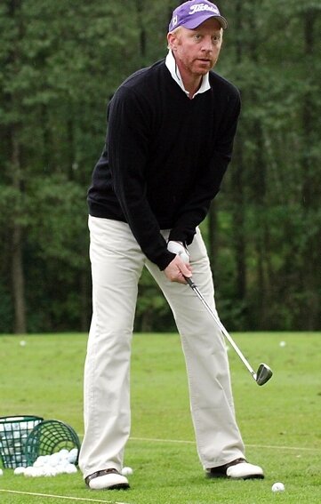 Becker spielt für Zwickaus Kinder - 
              <p class="artikelinhalt">Boris Becker beim Abschlagtraining auf dem Golfplatz Zwickau.</p>
            