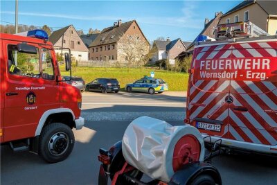 Befürchtetes Feuer entpuppt sich als Fehlalarm - Einsatzkräfte der Freiwilligen Feuerwehren Forchheim, Wernsdorf, Görsdorf und der Polizei waren vor Ort. Foto: Kristian Hahn