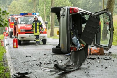 Beim Zusammenstoß zwischen zwei Autos auf der S 262 zwischen Bärenstein und Königswalde sind am Mittwochvormittag zwei Menschen verletzt worden.