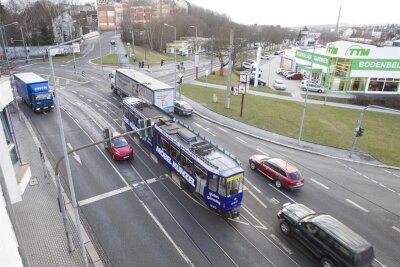 Behörden-Pingpong um Ampelproblem in Plauen - Südinsel in Plauen: Zwei Bundesstraßen und mehrere Nebenstraßen laufen an einem der kniffligsten Verkehrsknoten der Stadt zusammen.