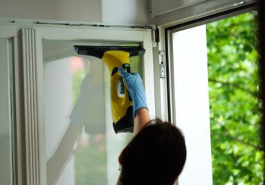 Bei Akku-Fenstersaugern aufs Gewicht achten - Streifenfreie Scheiben versprechen Akku-Fenstersauger - beim Kauf sollte man jedoch aufs Gewicht achten.