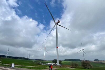 Bei Genehmigung von Windrädern hat Mittelsachsen den Spitzenplatz abgegeben - Drei neue Windräder sind unter anderem bei Voigtsdorf im Vorjahr gebaut worden.
