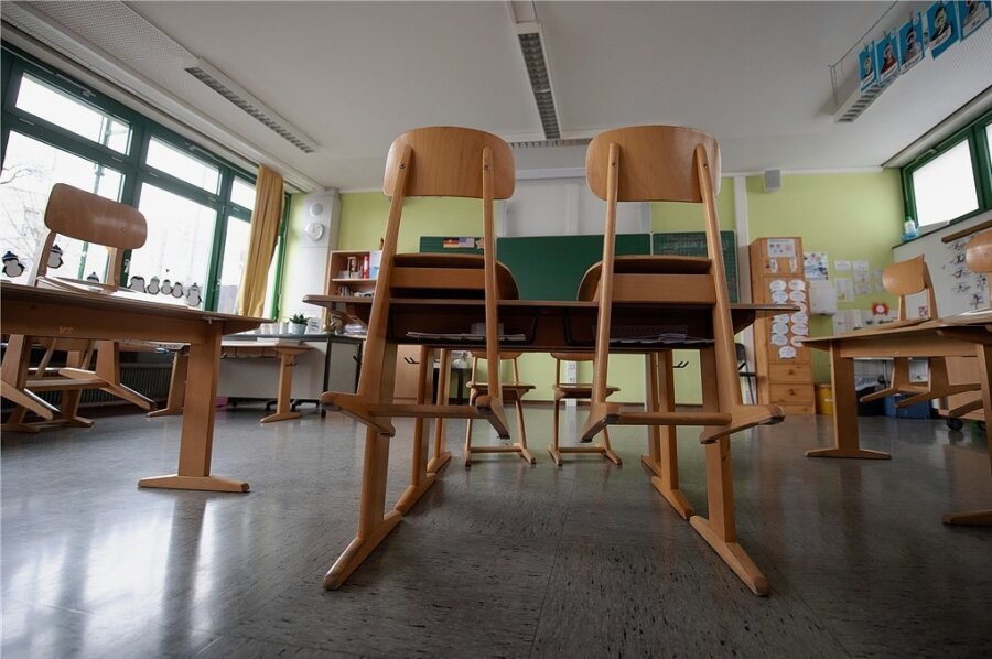 Bei zu hoher Inzidenz: Sachsen will regionale Schul- und Kitaschließungen ermöglichen - 