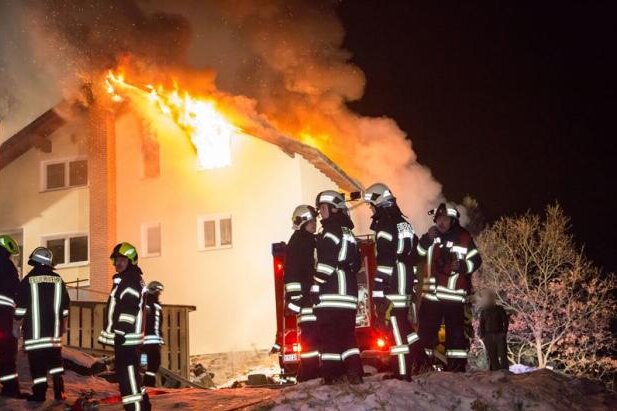 Beierfeld: Technischer Defekt löst Hausbrand aus - 