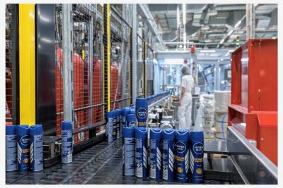 Beiersdorf produziert nun "made in Leipzig" - Die Bänder laufen: Beiersdorf hat mit der Produktion von Deodorants, Haarsprays und Rasierschäume in seinem neuen Leipziger Werk begonnen. 
