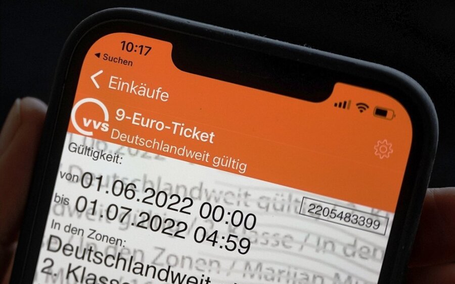 Beim 9-Euro-Ticket kommt es zum politischen Showdown - Kommt es oder kommt es nicht? Das von der Bundesregierung versprochene 9-Euro-Ticket bereitet einigen Bundesländern noch Sorgen. 