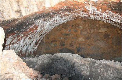 Beim Bau der Westtrasse auf unterirdische Gänge gestoßen - Einer der gefundenen unterirdischen Gänge. Vermutlich handelt es sich dabei um den Keller eines ehemaligen Wohnhauses.