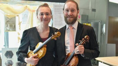 Beim gemeinsamen Geigenbau hat es gefunkt - Melanie und Benjamin Hampel lernten sich während der Ausbildung in der Berufsfachschule Musikinstrumentenbau Klingenthal kennen und gaben sich im vergangenen Jahr das Ja-Wort. 