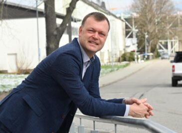 Bekommt der Bürgermeister Konkurrenz? - Andreas Graf steht am Eingang des Lichtenauer Rathauses. Der CDU-Politiker will erneut zur Bürgermeisterwahl am 26. September kandidieren. Die Nominierungsveranstaltung soll am 3. Juni stattfinden. 
