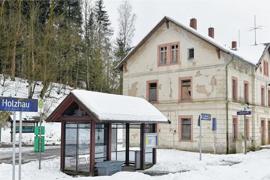 Bekommt der Holzhauer Bahnhof eine Zukunft? - Das seit langer Zeit leerstehende Bahnhofsgebäude mit seinem Wirtschaftsgebäude in Holzhau wurde 1885 errichtet. 