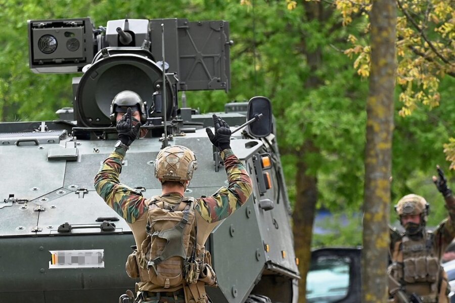 Belgiens Armee jagt Elitesoldaten - Militär durchsucht den Nationalpark Hoge Kempen. 