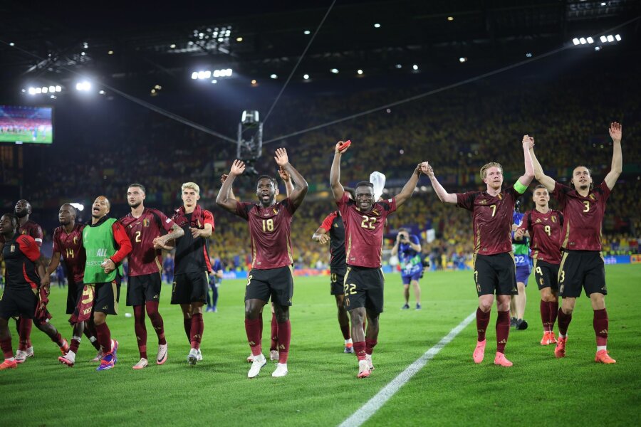 Belgiens "Sieg der Erleichterung" vor dem Herzschlagfinale - Belgiens Spieler bedanken sich nach der Partie bei den Fans.