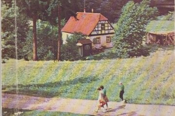 Beliebter Kalender begeht kleines Jubiläum - Das erste Titelbild von Charlotte Schlegel zeigte das Teichwärterhaus Schneidenbach.