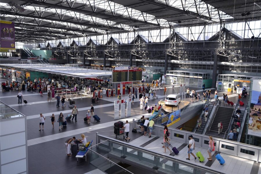 Beliebtheitscheck: So bewerten Passagiere die Flughäfen in Sachsen - Der reibungslose Zugang zum Terminal im Flughafen Dresden wird von den Reisenenden gelobt.