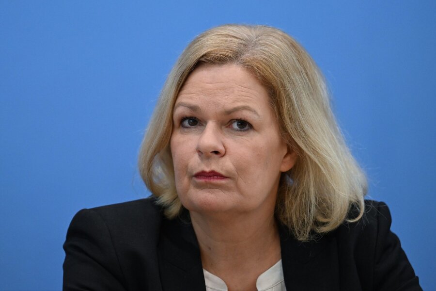 Beratungen nach Angriff auf SPD-Politiker Ecke am Dienstag - Laut einem Medienbericht regte Bundesinnenministerin Nancy Faeser (SPD) eine Sonderkonferenz in der kommenden Woche an.