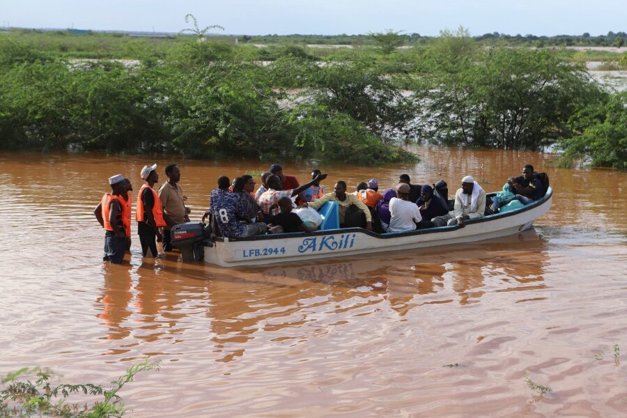 Bereits mehr als 300 Hochwassertote in Ostafrika - Ein überflutetes Gebiet in Kenia. Für die kommenden Tage sind weitere schwere Regenfälle angekündigt.