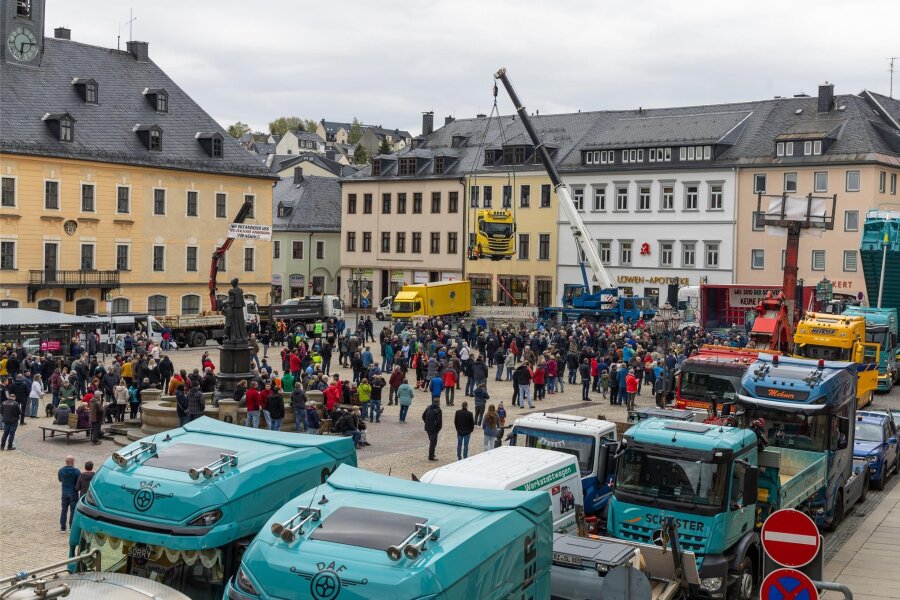 „Berggeschrey“: 650 Teilnehmer bei erneutem Protest im Erzgebirge - Nach Angaben der Polizei kamen rund 650 Menschen zu der Demonstration auf dem Annaberger Markt.
