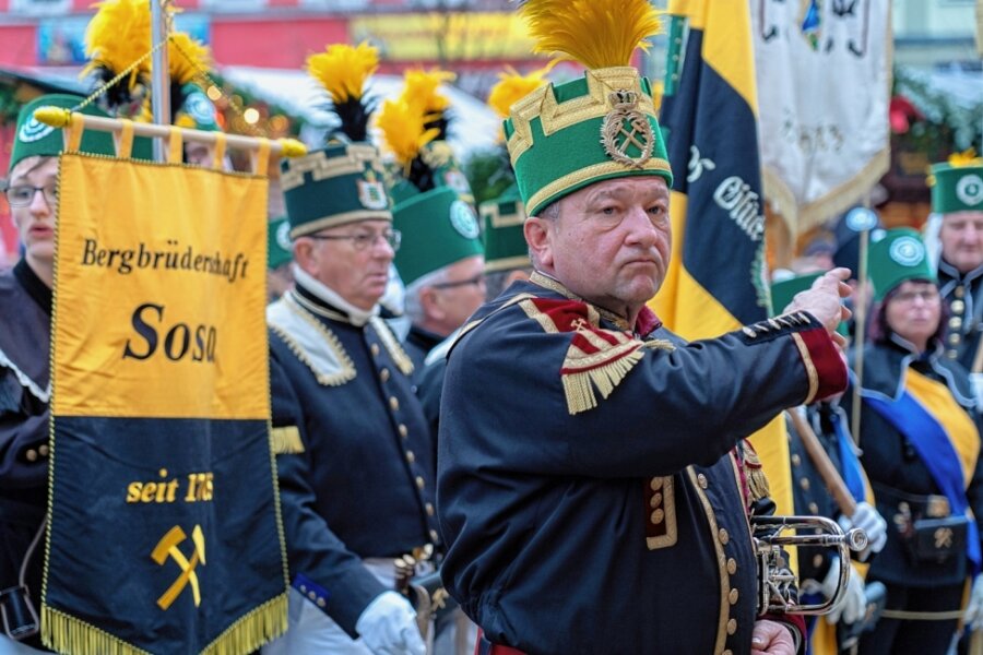 Bergmänner am Sonntag bei einziger Parade im Vogtland unterwegs - 