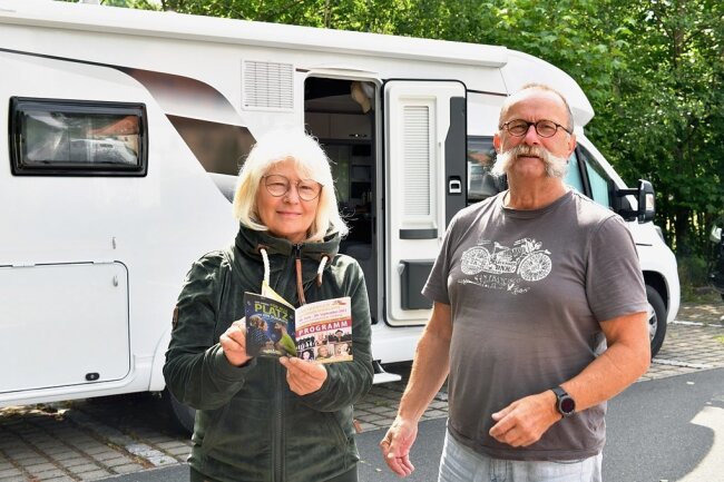 Bergstadtfest: Warum Camper zum Johannisbad kommen - Elke und Mathias Korb campen mit ihrem Wohnmobil derzeit auf dem Stellplatz am Johannisbad in Freiberg. 