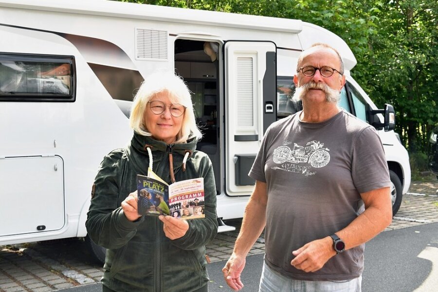 Elke und Mathias Korb campen mit ihrem Wohnmobil derzeit auf dem Stellplatz am Johannisbad in Freiberg. 