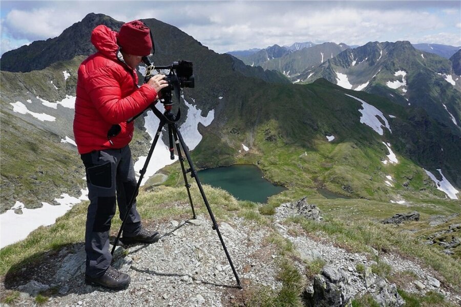 Bergsüchtig - Frank Meutzner im rumänischen Fagaras-Gebirge, bei Dreharbeiten für das Bergsportmagazin Biwak. 