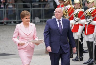 Berichte: Mann schottischer Ex-Regierungschefin angeklagt - Die ehemalige schottische Premierministerin Nicola Sturgeon (l.) und ihr Ehemann Peter Murrell.