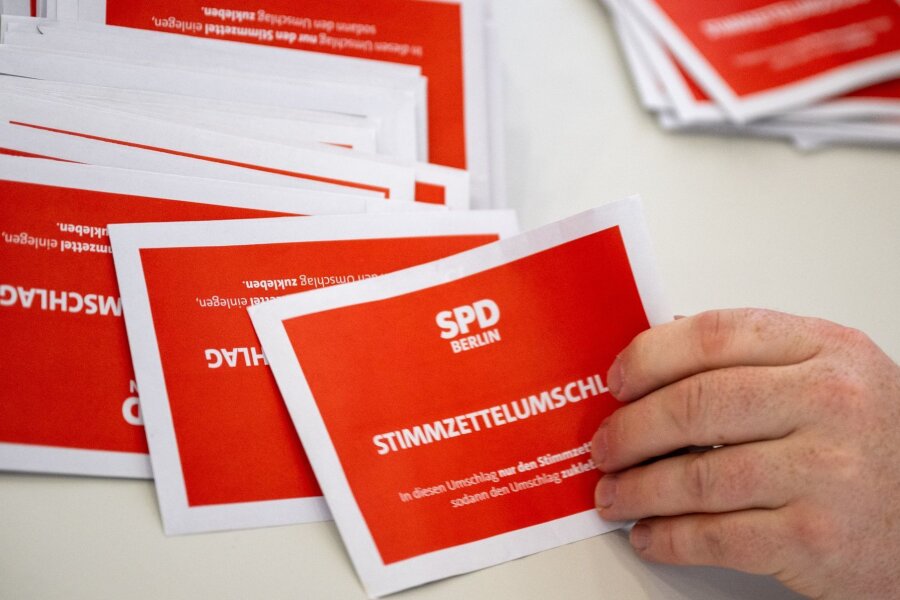 Berlin: Wer wird neue SPD-Landesspitze? - Bei der Stichwahl zum SPD-Parteivorsitz traten Martin Hikel und Nicola Böcker-Giannini gegen Kian Niroomand und Jana Bertels an.
