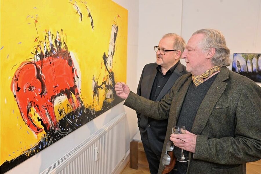 Berliner Künstler Kornelius Wilkens stellt in der Meeraner Galerie "Art In" aus - Künstler Kornelius Wilkens (re.) in der Ausstellung mit Schauspieler Michael Trischan.