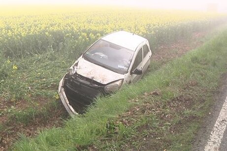 Bernsdorf: Autofahrerin nach Unfall im Krankenhaus - 