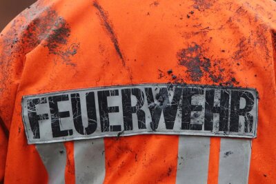Berthelsdorf: Brennender E-Rollstuhl mit Gießkannen gelöscht - 