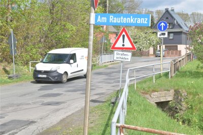 Berüchtigte Schlaglochpiste in Brand-Erbisdorf soll nun ausgebaut werden - Die Straße im Brand-Erbisdorfer Ortsteil St. Michaelis soll grundhaft erneuert werden.