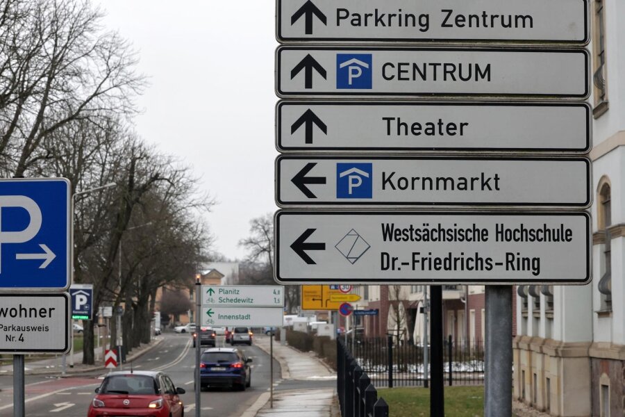 Beschlossen: Zwickau will elektronisches Parkleitsystem auf den Weg bringen - Wer in Zwickau einen Parkplatz sucht, bekommt zwar aktuell die Richtung gewiesen, ob es dann auch freie Flächen gibt, sieht man erst am Ziel.