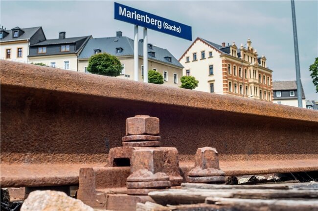 Beschluss: Bahnstrecke nach Marienberg wird wiederbelebt - Bei der Verbandsversammlung des Verkehrsverbundes Mittelsachsen haben sich die Vertreter am Freitagvormittag einstimmig für die Reaktivierung der Zugstrecke zwischen Pockau-Lengefeld und Marienberg ausgesprochen.