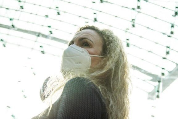 Beschlussvorlage vor Corona-Gipfel: Medizinische Masken sollen in Läden und Bussen Pflicht werden - FFP2-Masken schützen im Vergleich zu Alltagsmasken besser vor dem Coronavirus. 