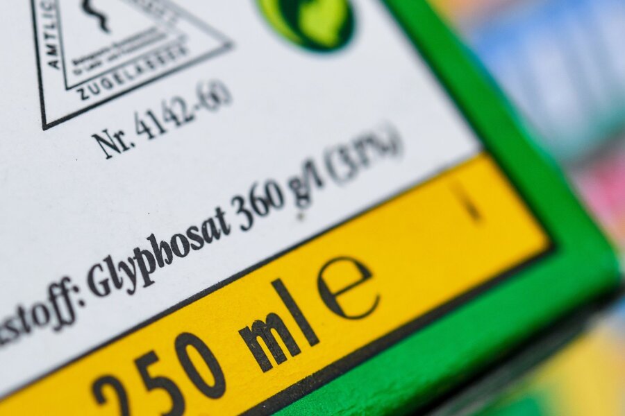 Beschränkungen für Glyphosat gelten weiter - Die Verpackung eines Unkrautvernichtungsmittels, das den Wirkstoff Glyphosat enthält.