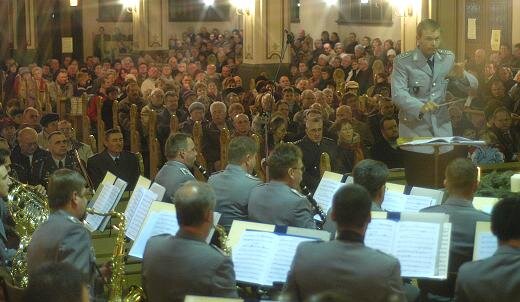 Beschwingte Melodien - Bereits mehrfach gestaltete das Wehrbereichsmusikkorps III Erfurt festliche Konzerte in der Frankenberger Kirche. Am 7. Februar bringt es beschwingte Melodien in den "Stadtpark". 