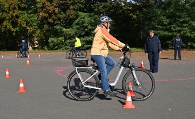 Besondere Aktion: Senioren üben in Rochlitz das sichere Fahren mit dem E-Bike - 