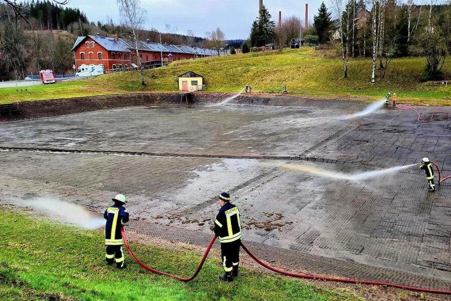 Besonderer Feuerwehreinsatz in Tannenbergsthal - Der Tannenbergsthaler Badeteich.