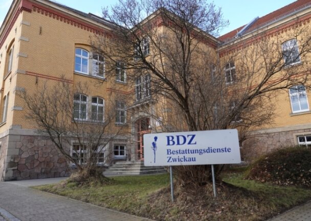 Die Bestattungsdienste Zwickau haben ihren Sitz im Verwaltungszentrum. Sie sollen bald in einen Neubau umziehen. 