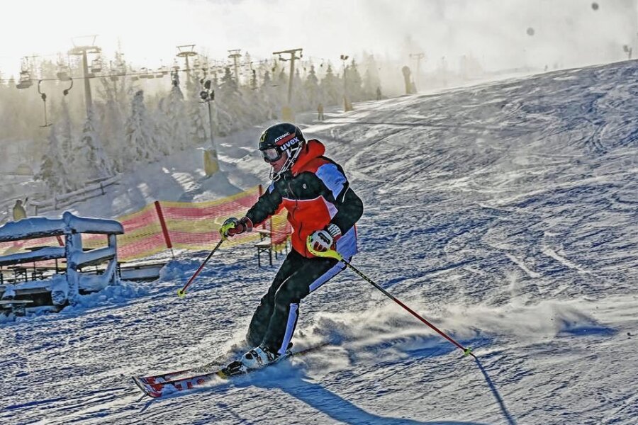 Beste Bedingungen für Wintersport im Erzgebirge: Sessellifte in Betrieb, Loipen sind gespurt - Ski und Rodel gut heißt es jetzt vielerorts im Erzgebirge. 