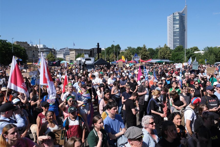 „Besteckkasten eines autoritären Staats“: Wird Demonstrieren in Sachsen ab 1. September wirklich leichter? - Für Demonstrationen wie hier am Samstag in Leipzig gelten bald neue Regeln.