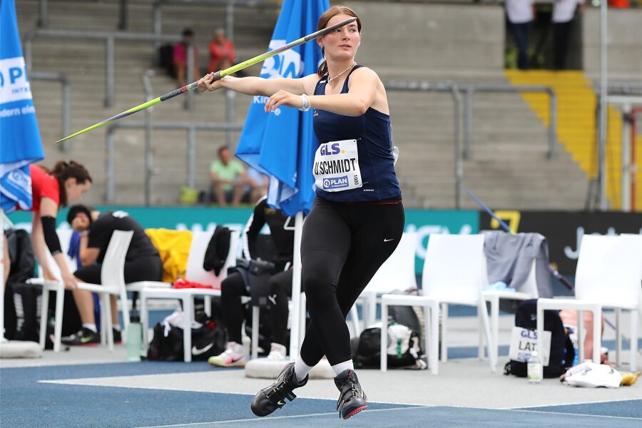 Bester Versuch beim Einwerfen: Geringswalderin ist dennoch zufrieden mit ihrem ersten Auftritt bei der Leichtathletik-DM - Ulrike Schmidt brachte in Braunschweig nur einen gültigen Versuch auf den Rasen. Mit 48,76 Metern wurde sie am Ende Zehnte – und war damit keinesfalls unzufrieden.