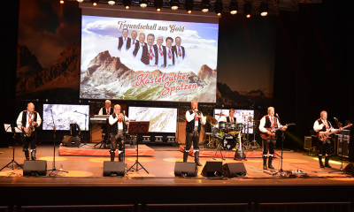 Besuch aus Südtirol: So war das Konzert der Kastelruther Spatzen in Bad Elster - Die Kastelruther Spatzen bei ihrem Auftritt in Bad Elster.