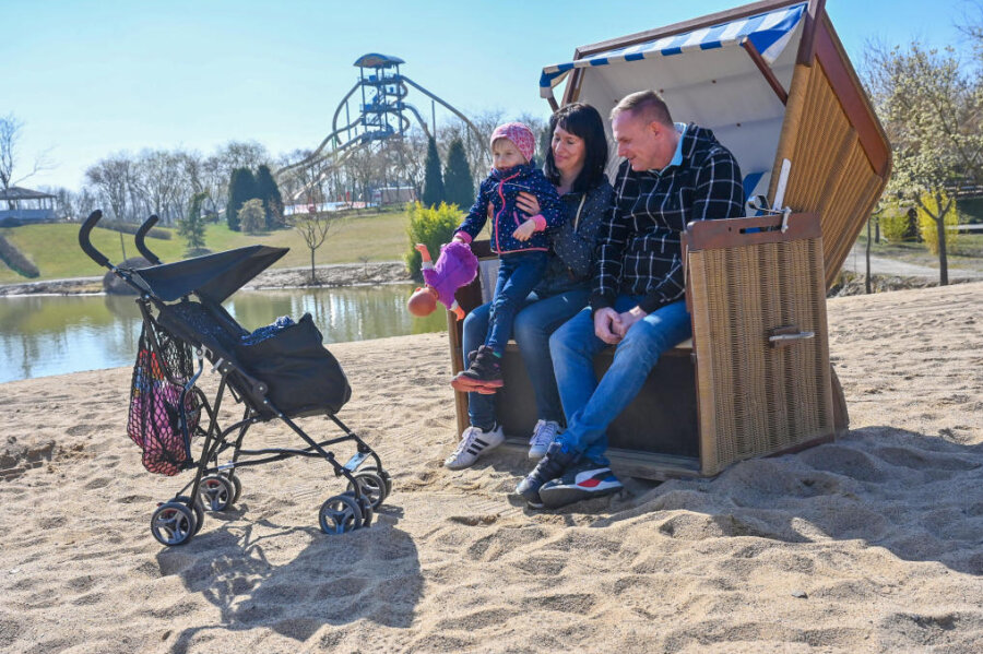 Familie Kuhnert nutzte das schöne Wetter und besuchte bei Saisonbeginn sofort den Sonnenlandpark mit Tochter Lea.
