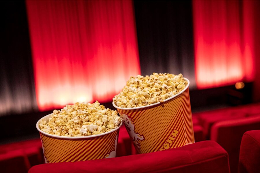 Besucher kommen zurück in die Kinos – Worauf Chemnitzer Betreiber in diesem Jahr setzen - Popcorn und große Leinwand: Das macht Filme gucken im Kino besonders.