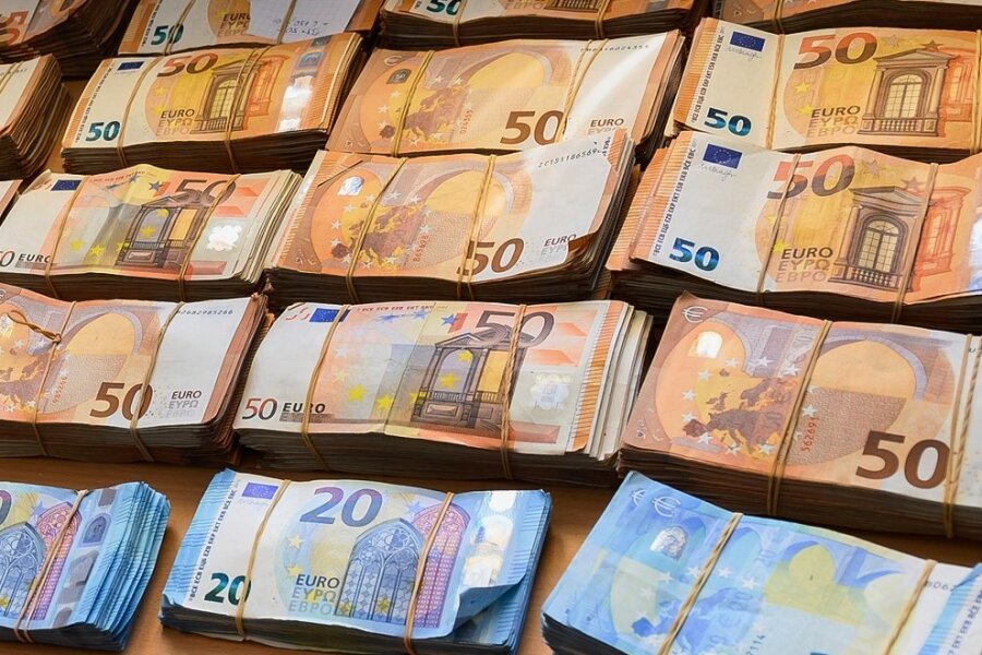 Betrügerbande soll Fiskus um 16 Millionen Euro geprellt haben - Steuerfahnder haben allein 2020 im Schnitt an jedem Tag mindestens eine Prüfung durchgeführt.